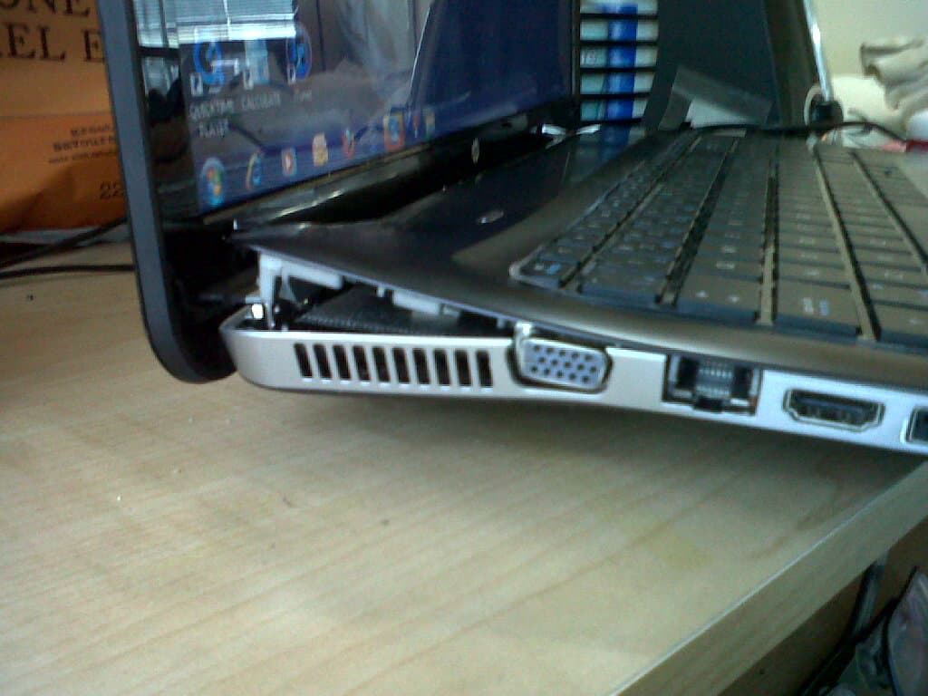Uşak Laptop Menteşe Tamiri